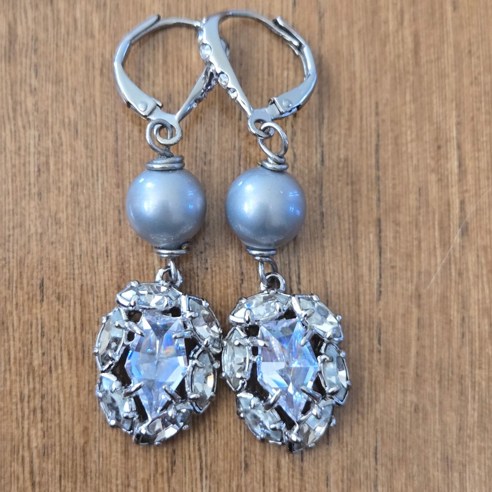 Sorrelli Grey Pearl and Crystal Cluster Drop Earrings Silver Tone Leverback